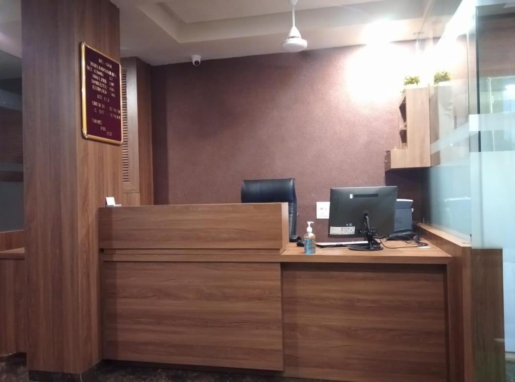 Hotel Radha Krishna Anand Exterior photo
